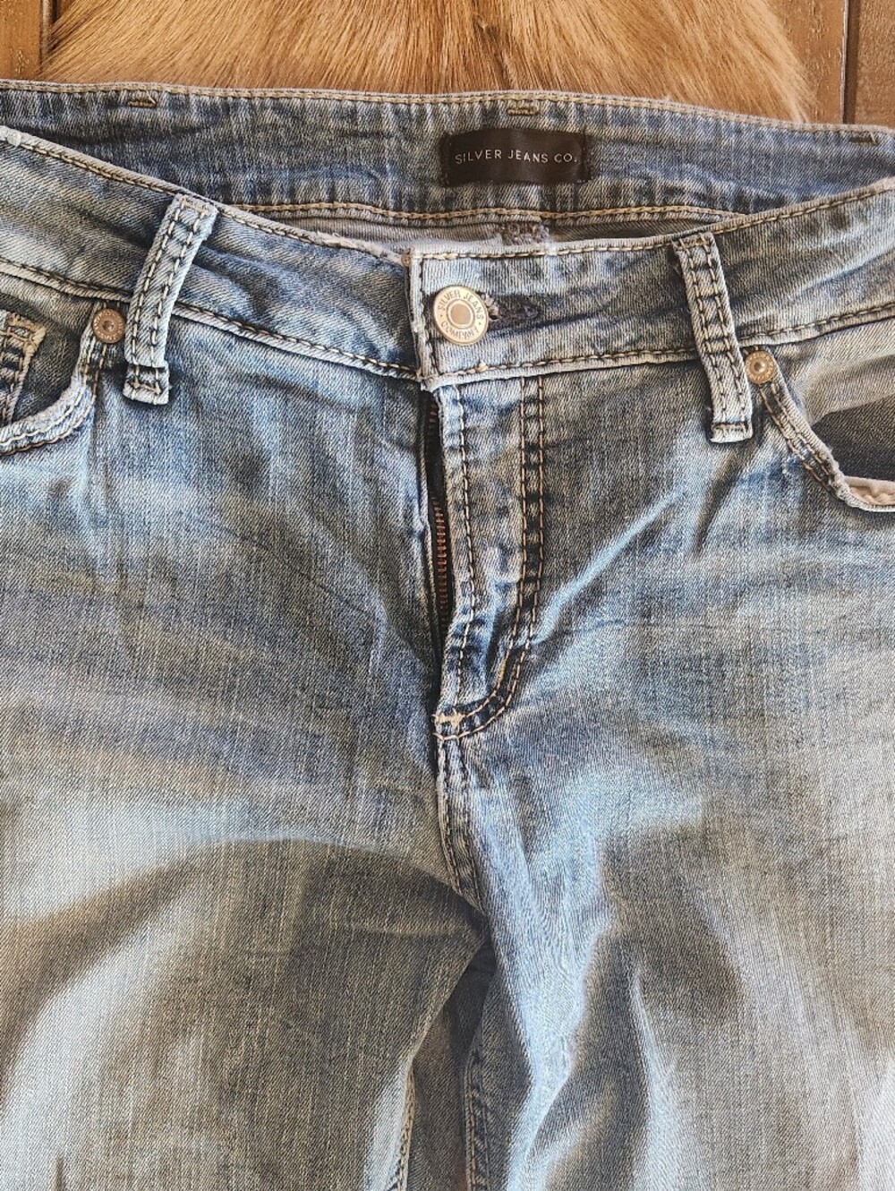 Silver Jeans Light Wash Women's Suki CAPRI Jeans